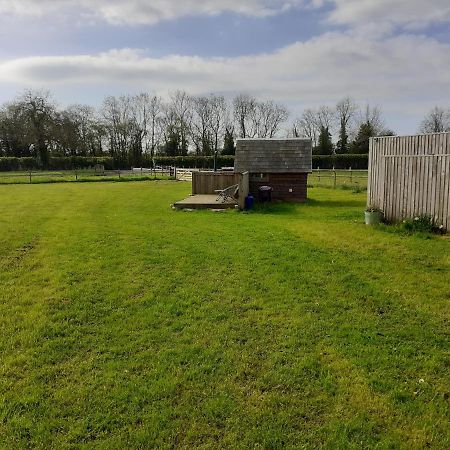 Glamping In Wiltshire The Green Knoll Is A Charm Chippenham  Esterno foto