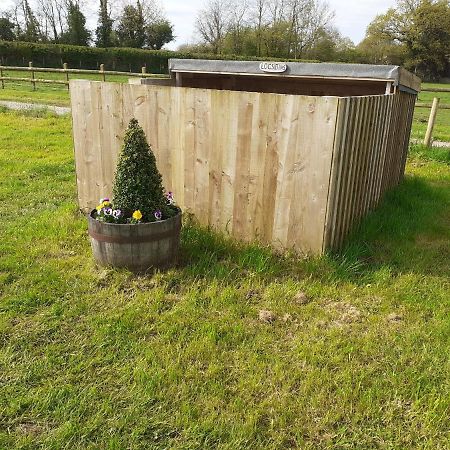 Glamping In Wiltshire The Green Knoll Is A Charm Chippenham  Esterno foto