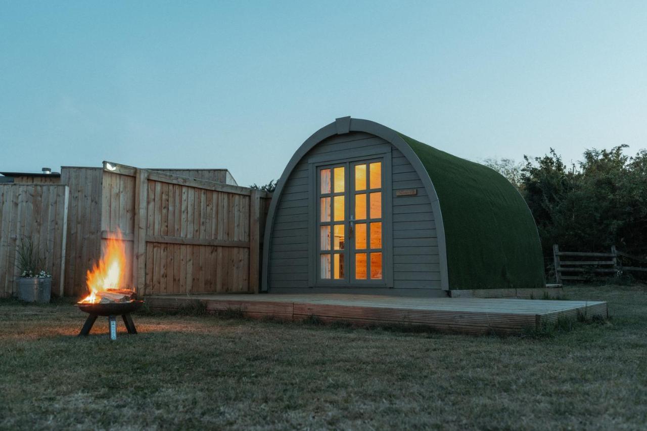 Glamping In Wiltshire The Green Knoll Is A Charm Chippenham  Esterno foto
