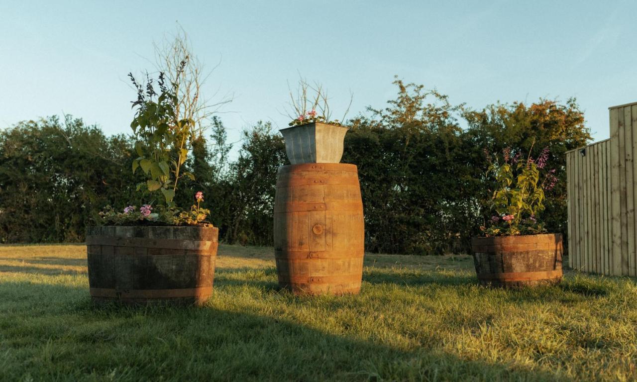Glamping In Wiltshire The Green Knoll Is A Charm Chippenham  Esterno foto