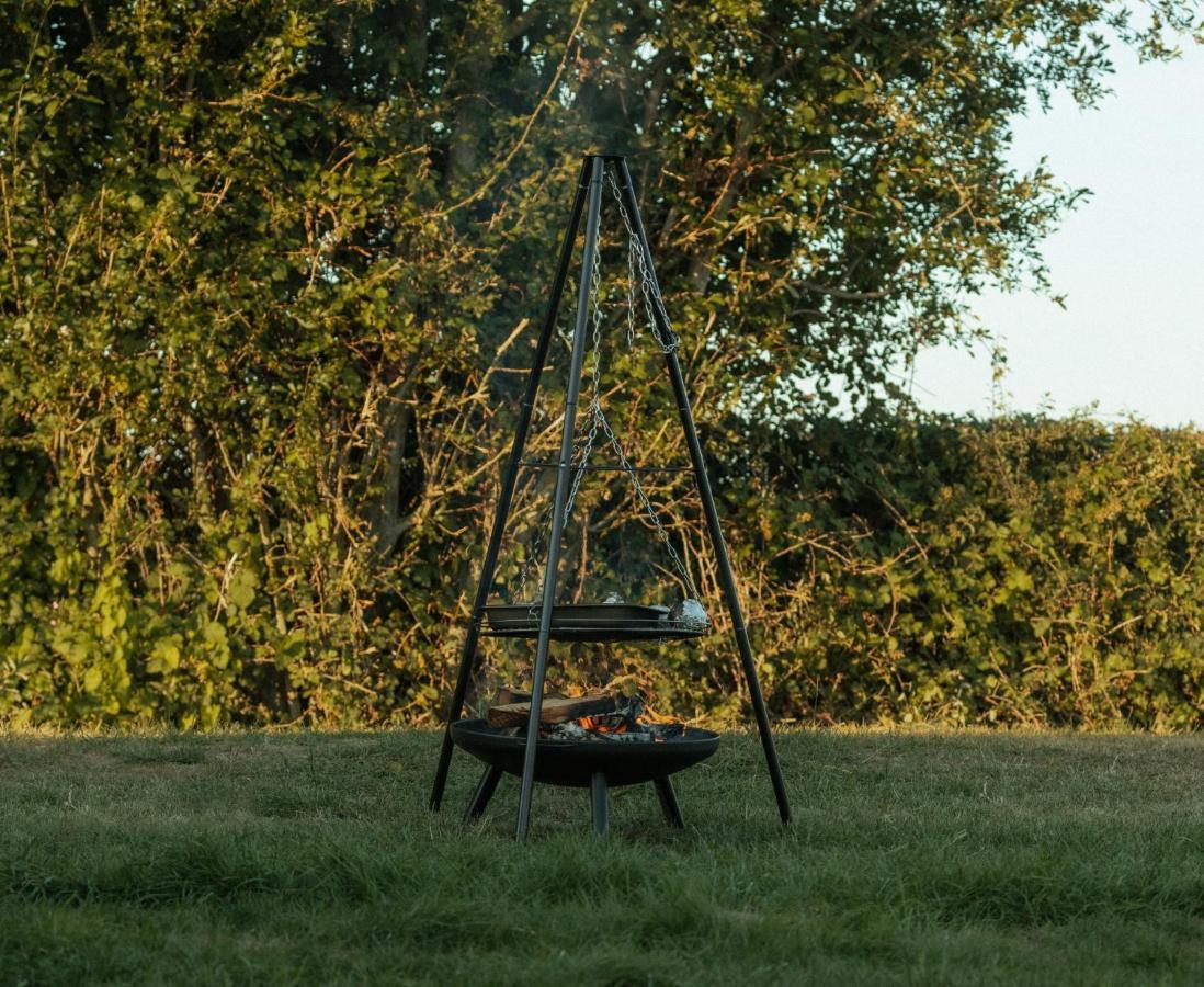 Glamping In Wiltshire The Green Knoll Is A Charm Chippenham  Esterno foto