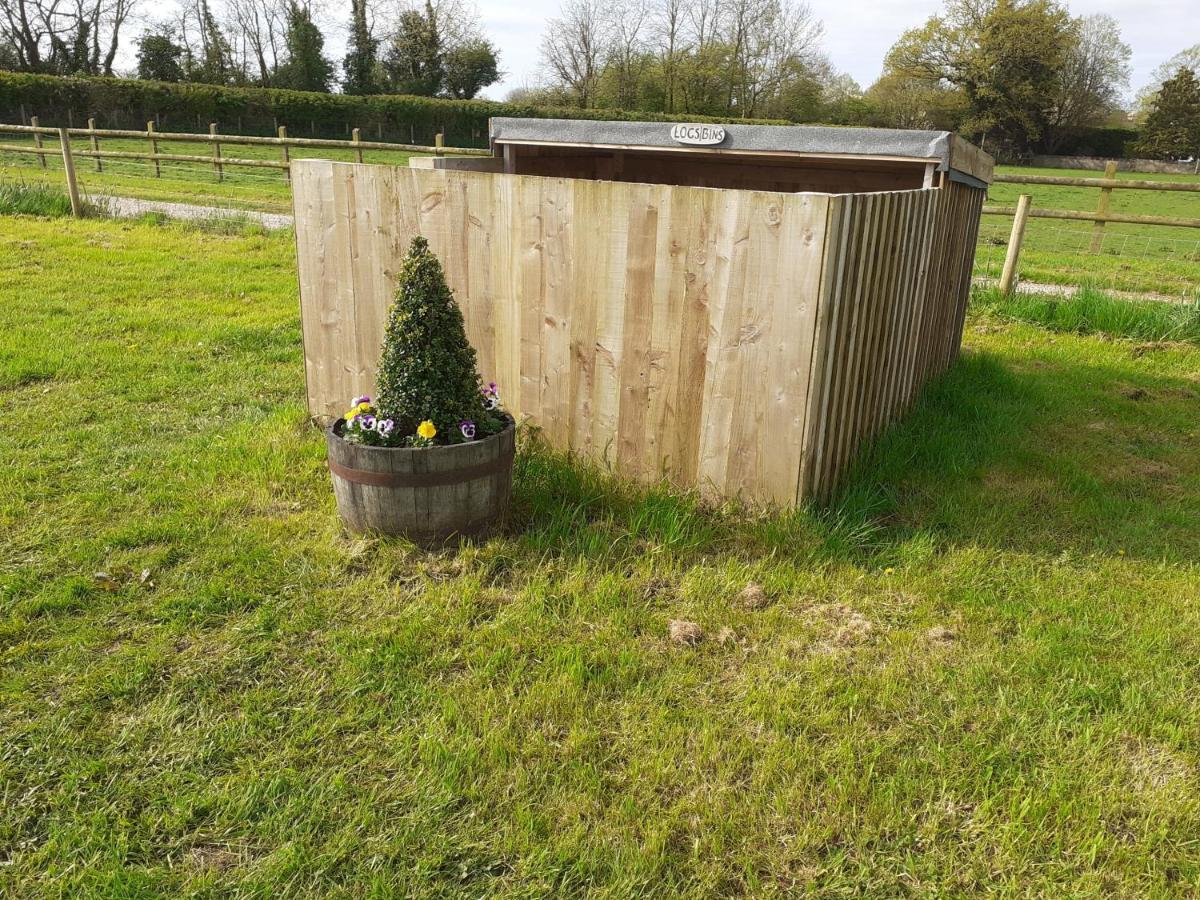 Glamping In Wiltshire The Green Knoll Is A Charm Chippenham  Esterno foto