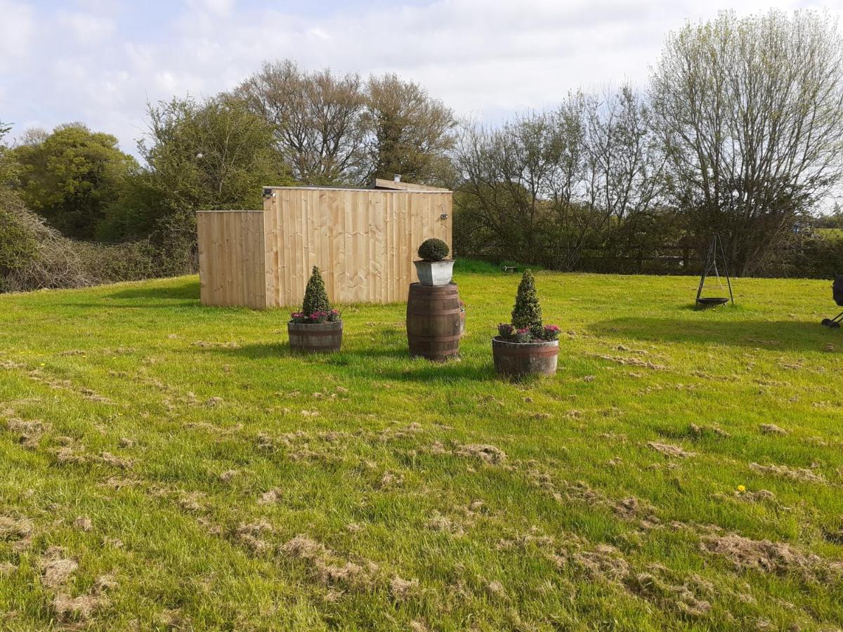 Glamping In Wiltshire The Green Knoll Is A Charm Chippenham  Esterno foto