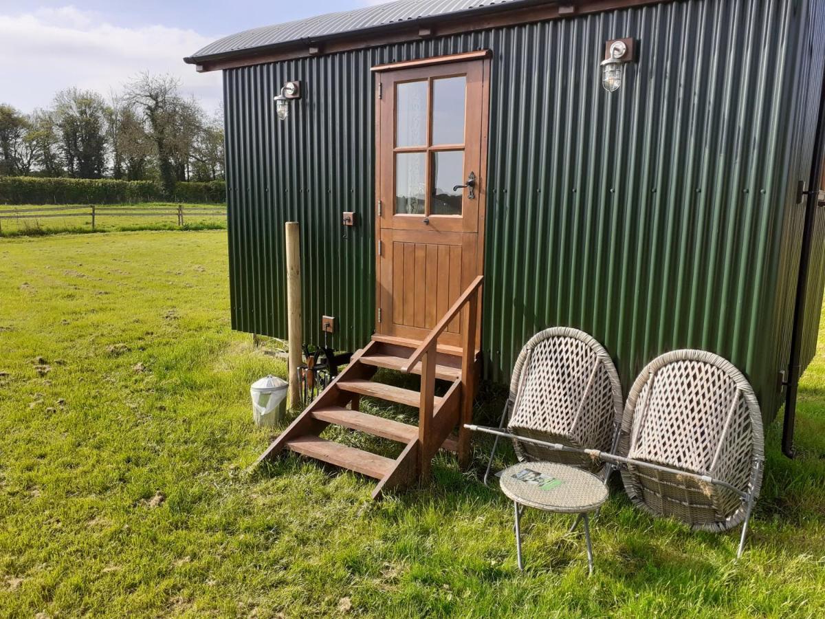 Glamping In Wiltshire The Green Knoll Is A Charm Chippenham  Esterno foto