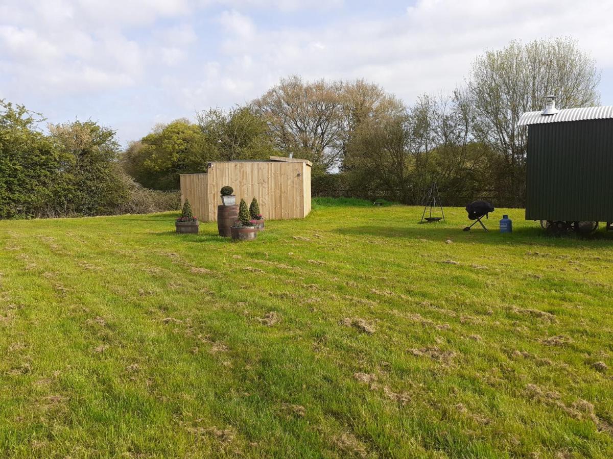 Glamping In Wiltshire The Green Knoll Is A Charm Chippenham  Esterno foto